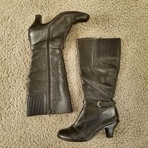 Softspots wide calf leather boots 9W